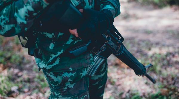 Incident în Crimeea anexată: Un soldat rus a tras în colegii săi apoi a ucis 3 civili