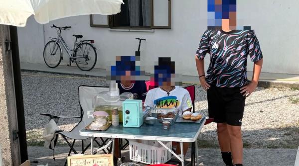 Trei copii, reclamați la poliție de un trecător pentru că vindeau limonadă pe stradă: "Nu aveau autorizație" 