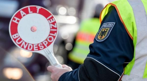 Șofer român de microbuz, dat jos de poliție în Germania. Un pasager s-a urcat la volan