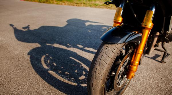 Româncă de 22 de ani, moartă în Cipru după un accident de motocicletă