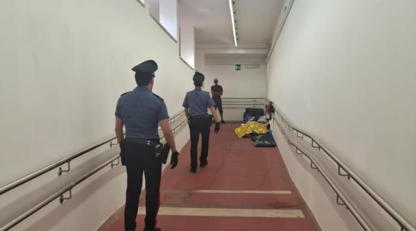 Român găsit mort în pasajul subteran al unei gări de la periferia Romei