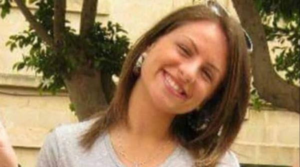 O româncă din Italia se luptă de 14 ani să demonstreze că fiica ei nu s-a aruncat de pe bloc, ci a fost ucisă