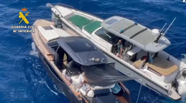 Român arestat în Ibiza. A furat o barcă de un milion de euro și a încercat să lovească navele Gărzii Civile