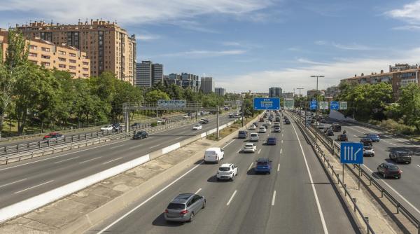 Spania instalează radare care îi penalizează pe șoferii care călătoresc singuri în mașină