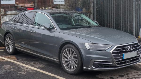Mașina Audi a doi români, plin de amenzi în centrul unui oraș din Austria. Care e povestea autoturismului