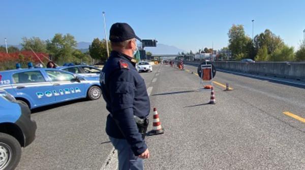 Român de 47 de ani, expulzat de urgență din Italia, după un control pe autostradă. A fost trimis sub escortă cu avionul la București