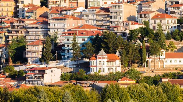 V-ați muta în Grecia pentru 10.000 de euro? 