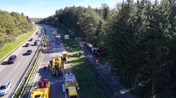 Autocar plecat din Milano, răsturnat pe o autostradă din Germania. Doi oameni au murit, iar zeci de persoane au fost rănite