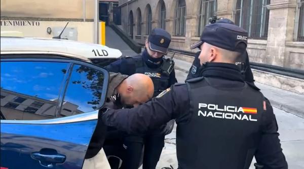Românul din Spania care și-a înjunghiat soția de 66 de ori, în fața fiicei sale, riscă 27 de ani de închisoare