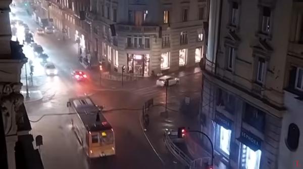 Furtună puternică la Roma: inundații, copaci căzuți și peste 120 de intervenții ale pompierilor. Se anunță fenomene meteo extreme în continuare