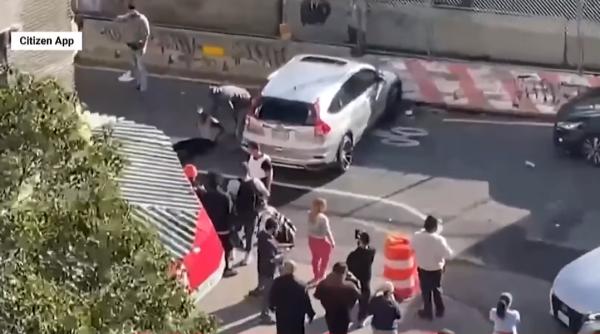 Agenții ICE, implicați într-un nou scandal la New York. Au împușcat un bărbat în timp ce se afla în maşină cu un copil de 5 ani