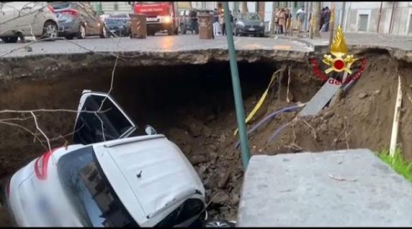 Italia, lovită de furtuni violente: Inundații, alunecări de teren și case acoperite de noroi: "Orașul e în genunchi" 