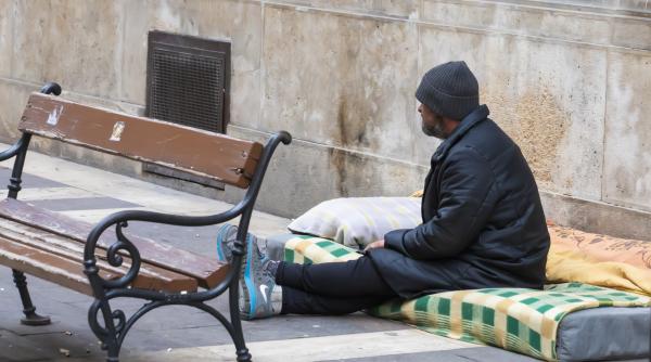 Un om fără adăpost, prins cu o comoară de 80.000 de euro în rucsac, în Italia. Explicația bărbatului i-a pus pe polițiști pe gânduri