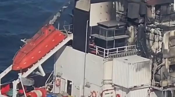 Trupe ale MAI intervin pentru a-i salva pe marinarii de pe nava în flăcări, situată la 14 mile de țărmul românesc