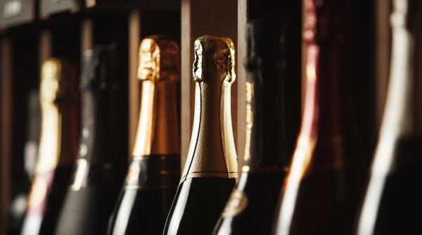 Decizie unică în Franța: Șampania produsă din recolta din 2026 va putea avea un conţinut de alcool de peste 13%