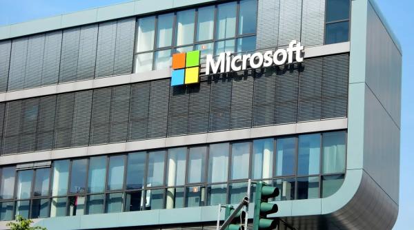 Restructurare masivă la Microsoft: 25% dintre angajați invitați să plece voluntar 