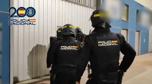 Doi români au furat cabluri și au lăsat fără curent mai multe fabrici de cherestea din Spania