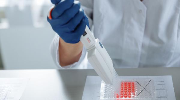 Testare genetică gratuită pentru categoriile vulnerabile. Unde se poate face, condiții